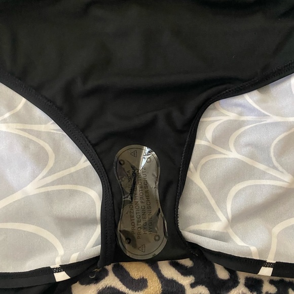 Unique Vintage Spiderweb Swim Skirt - Picture 6 of 7